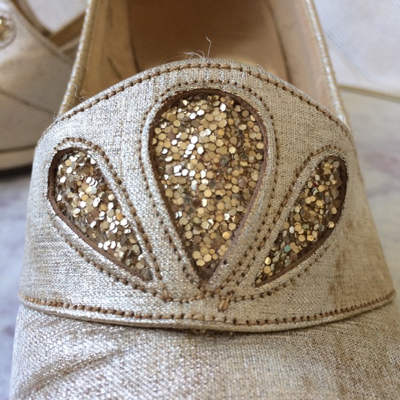 Vintage gold heels with embellishment. - Picture 3 of 8